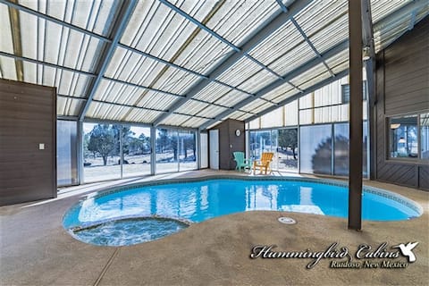 Little Bear Lodge swimming pool, hot tub, secluded