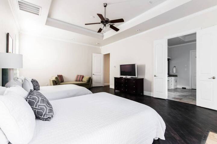 Great Dallas Home, Fantastic for Groups gallery image 5