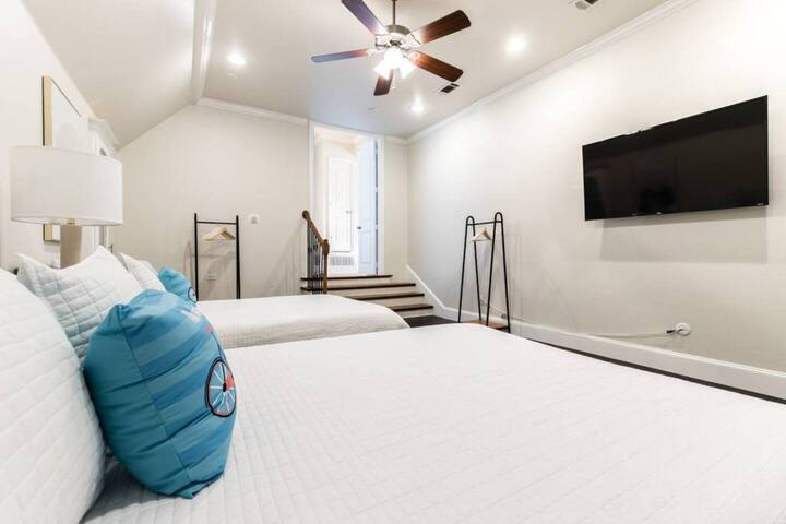 Great Dallas Home, Fantastic for Groups gallery image 4