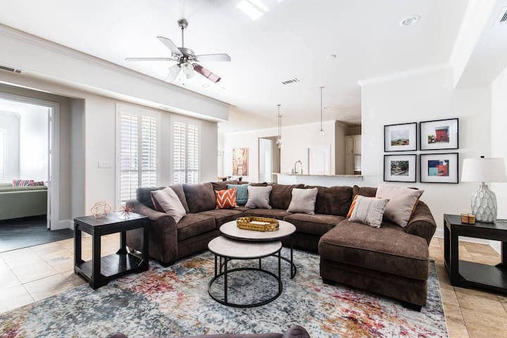 Great Dallas Home, Fantastic for Groups