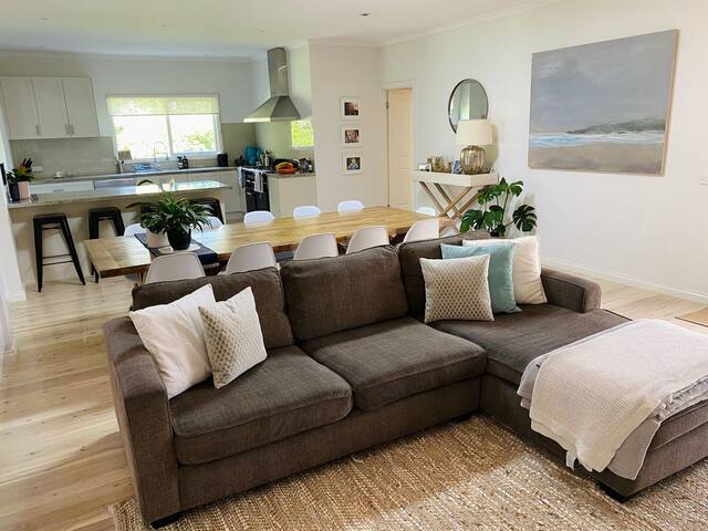 Family Comfort Near The Beach – Swimming Pool gallery image 5