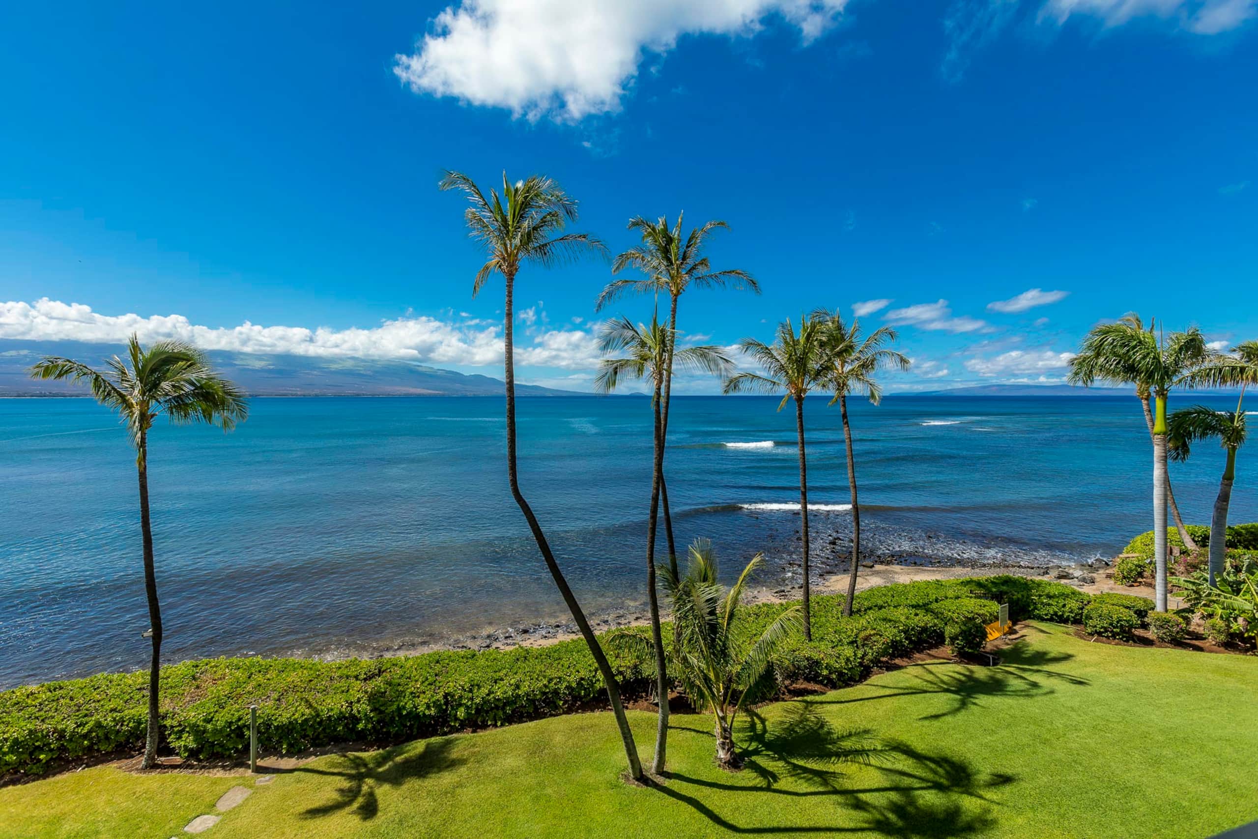 Condo in Wailuku · ★4.41 · 2 bedrooms · 2 beds · 2 shared baths - Image 5