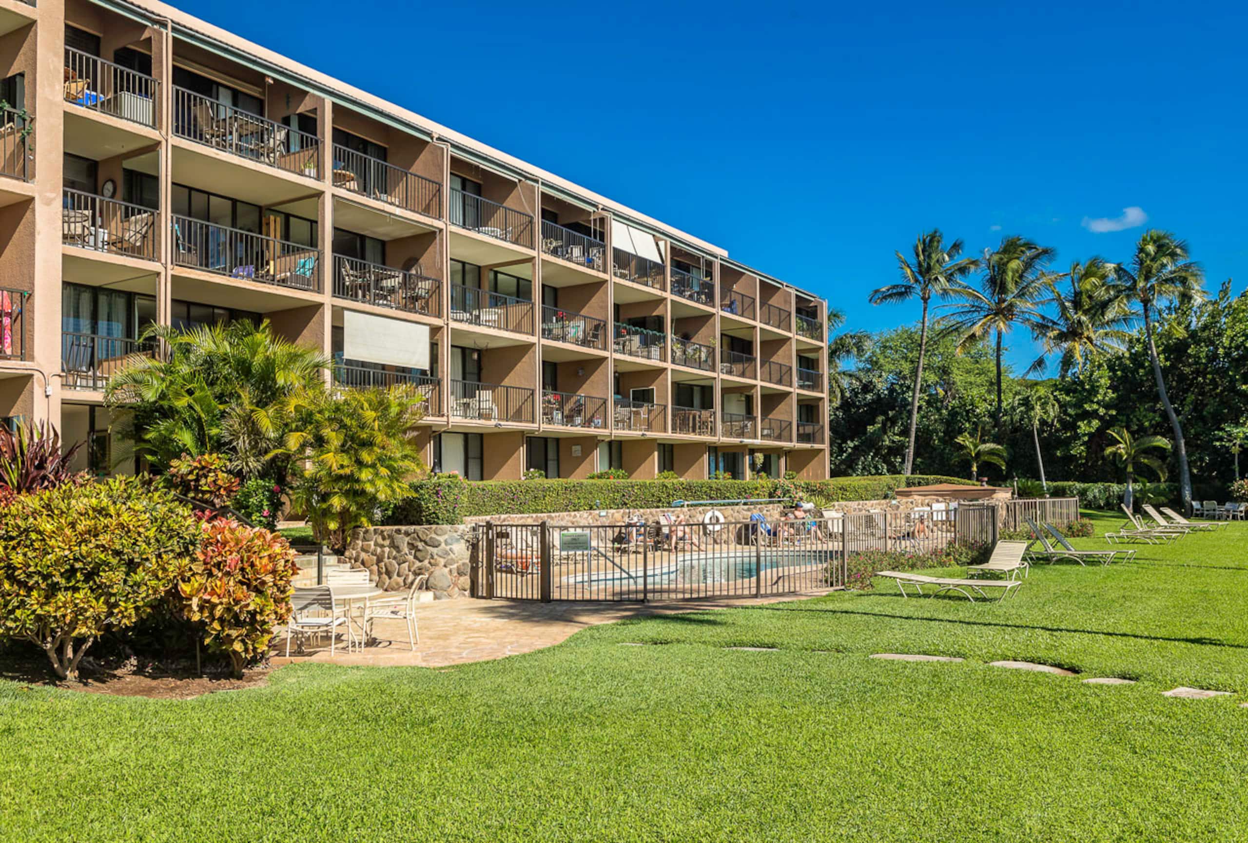 Condo in Wailuku · ★4.41 · 2 bedrooms · 2 beds · 2 shared baths - Image 42