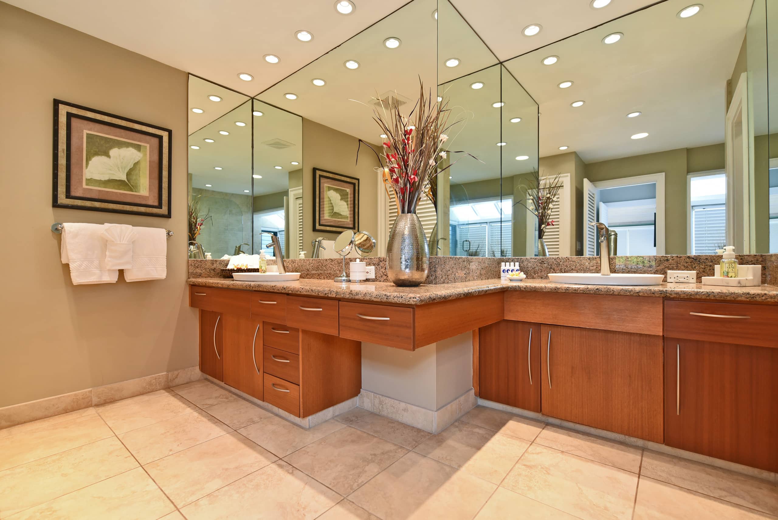 Condo in Lahaina · ★4.71 · 1 bedroom · 2 beds · 1 bath - Image 13