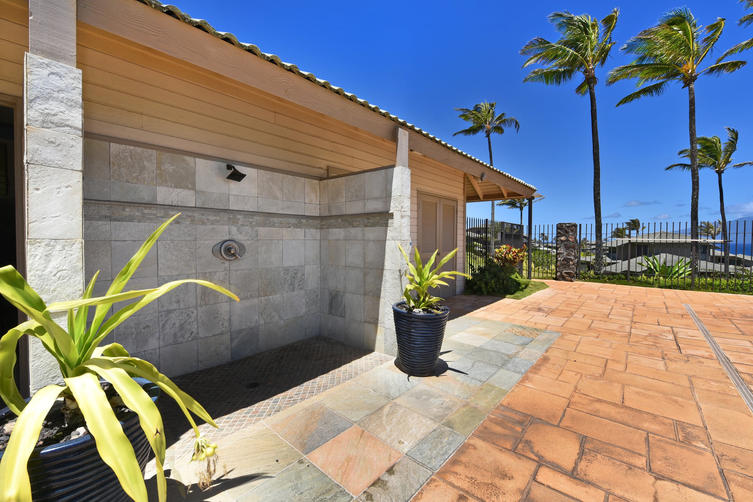 Condo in Lahaina · ★4.71 · 1 bedroom · 2 beds · 1 bath - Image 27