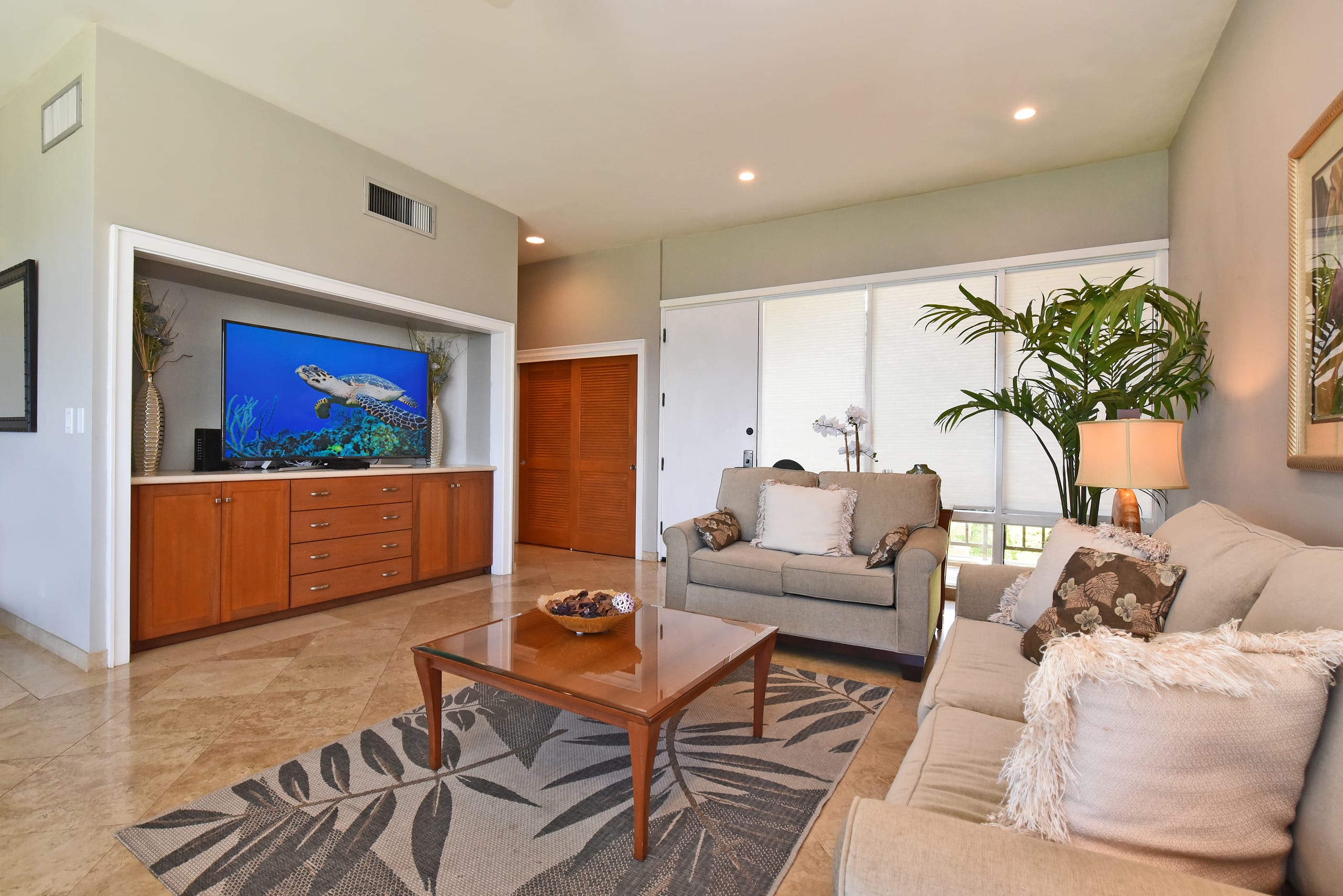 Condo in Lahaina · ★4.71 · 1 bedroom · 2 beds · 1 bath - Image 5