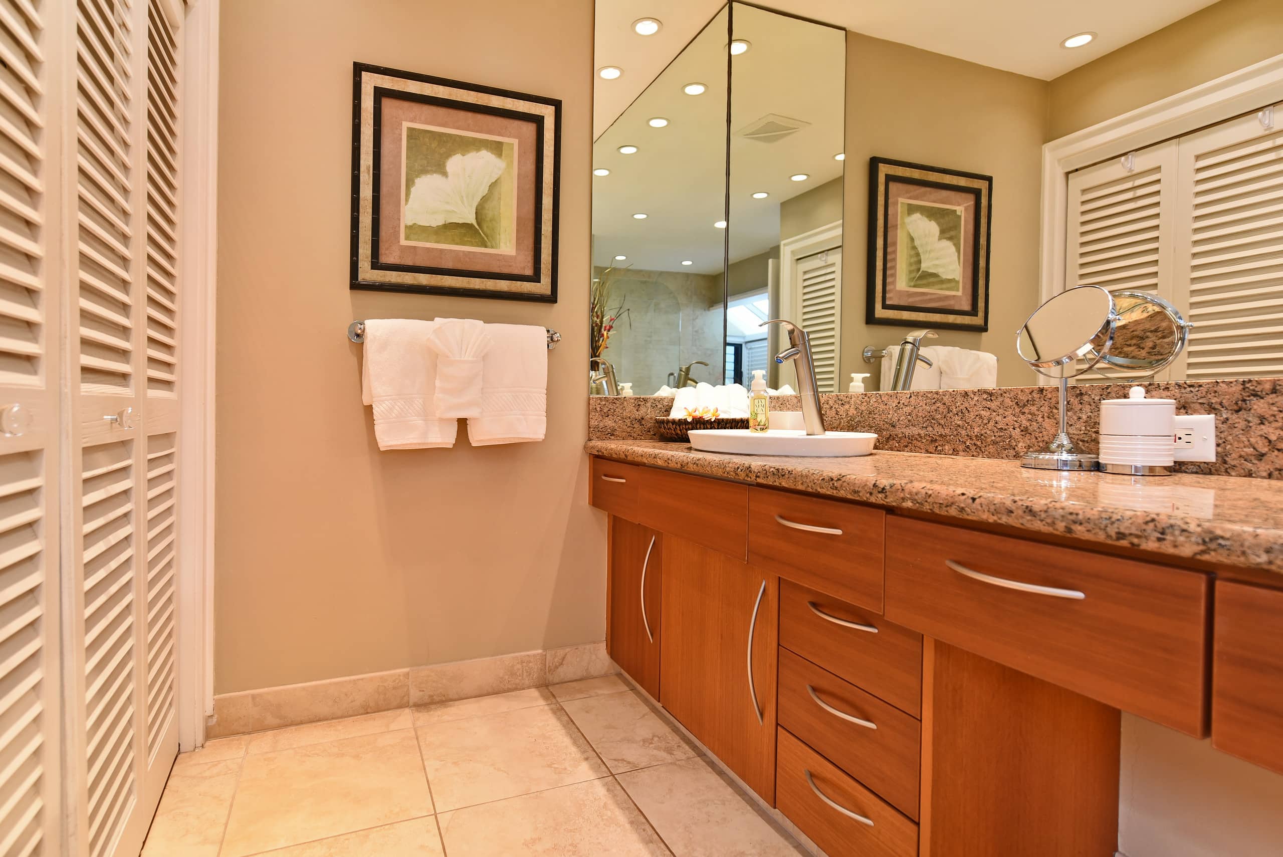 Condo in Lahaina · ★4.71 · 1 bedroom · 2 beds · 1 bath - Image 15