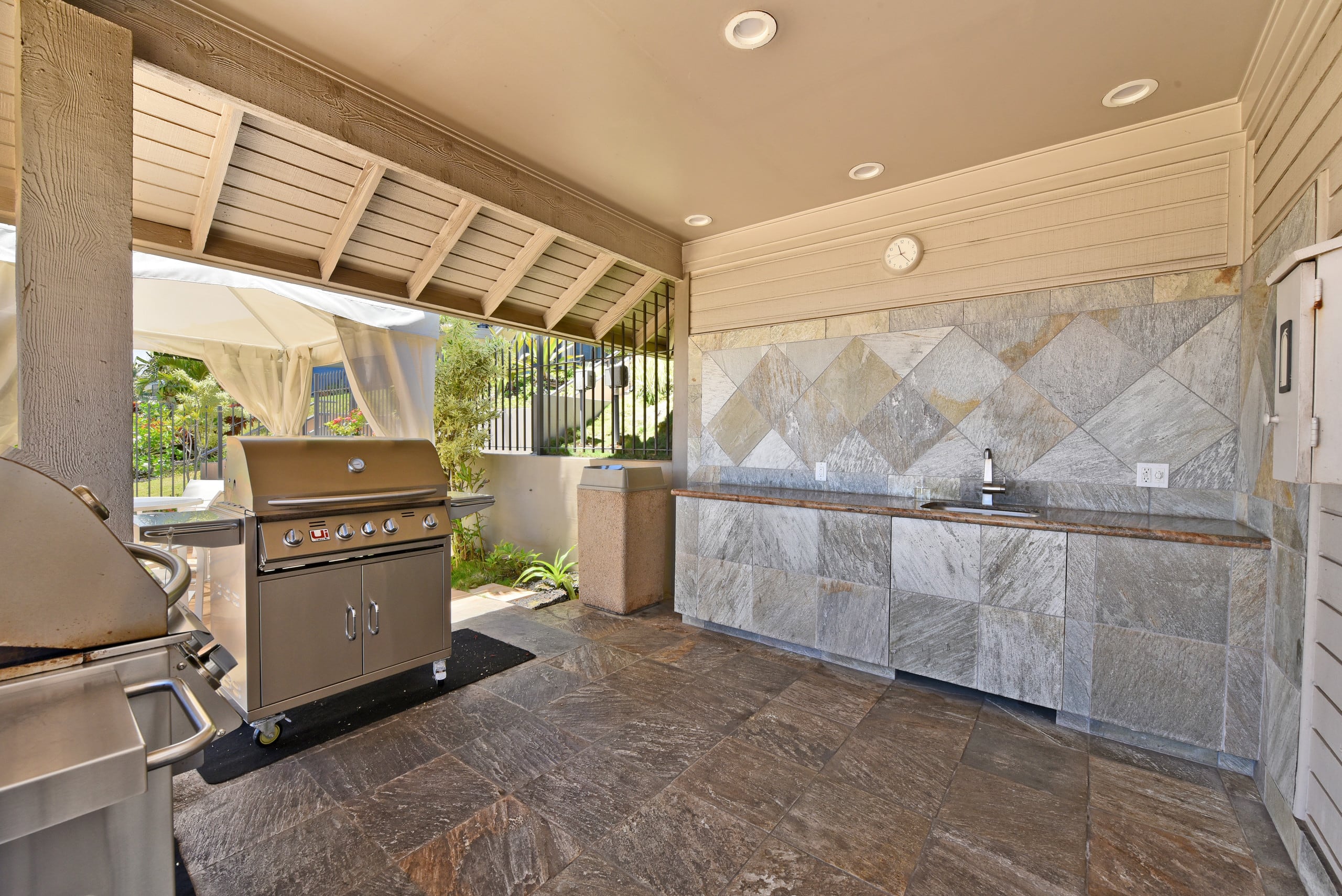 Condo in Lahaina · ★4.71 · 1 bedroom · 2 beds · 1 bath - Image 25