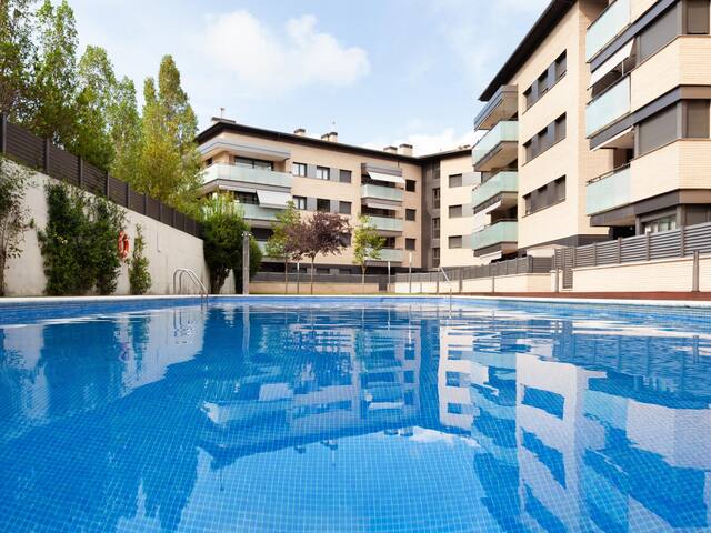 Apartment with pool in quiet area 2