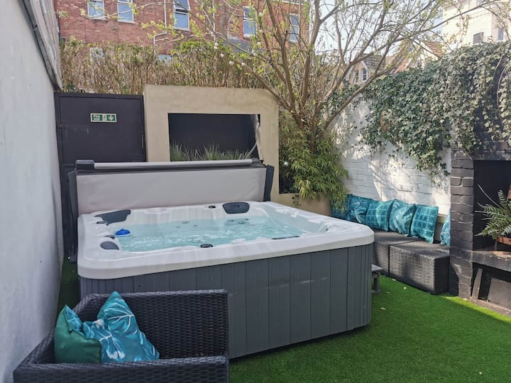7 Best Airbnbs With Hot Tub In Bournemouth, UK Updated 2024 Trip101