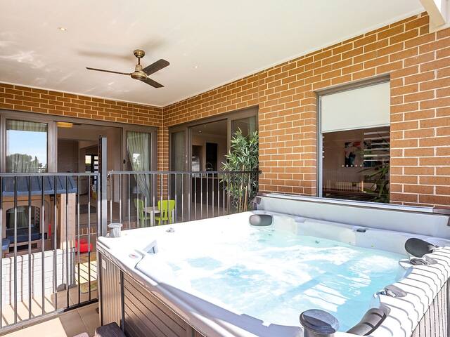 Tranquil Family Friendly, Bay Views, Pool & Spa gallery image 5