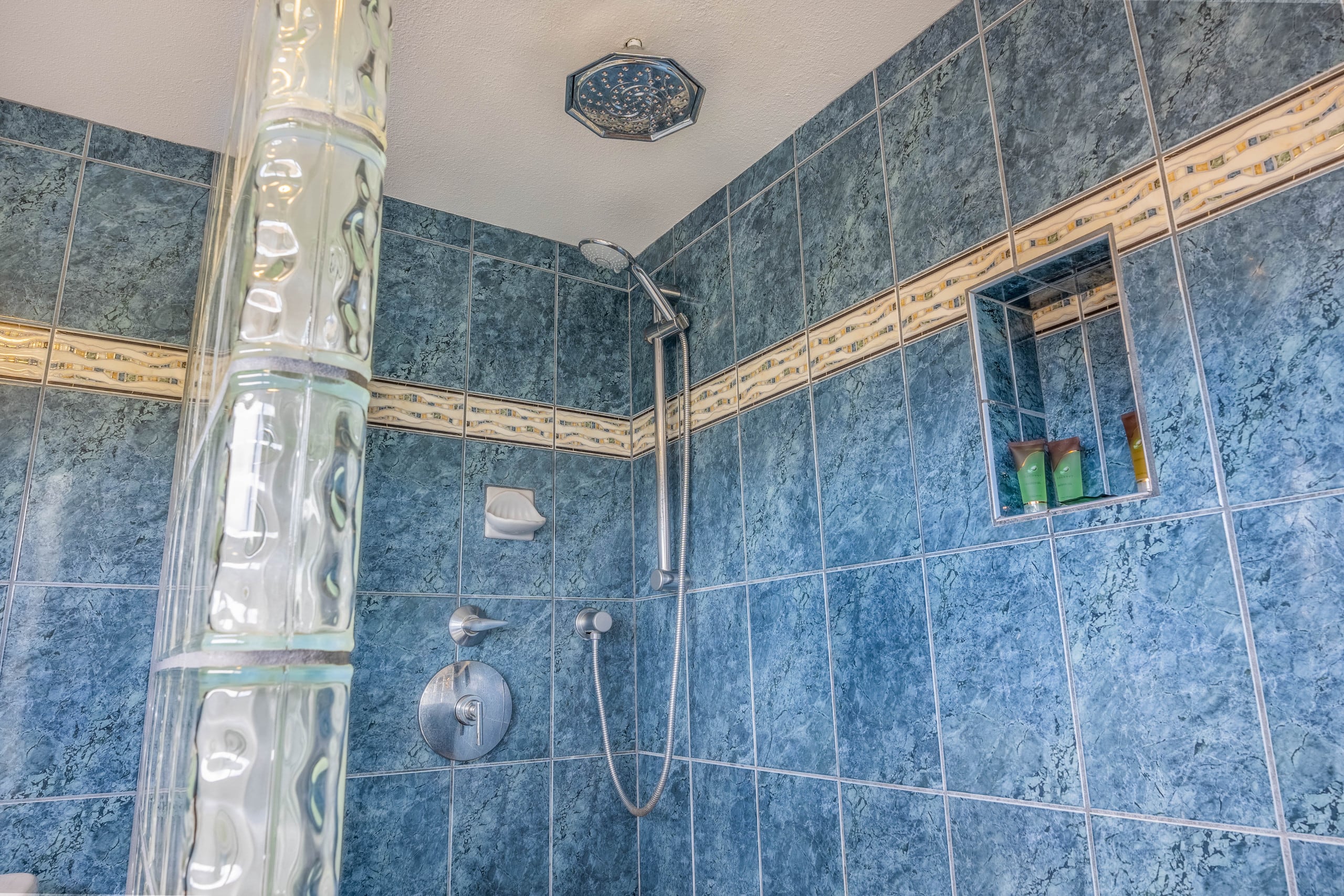 Condo in Wailuku · ★4.89 · 2 bedrooms · 2 beds · 2 baths - Image 21