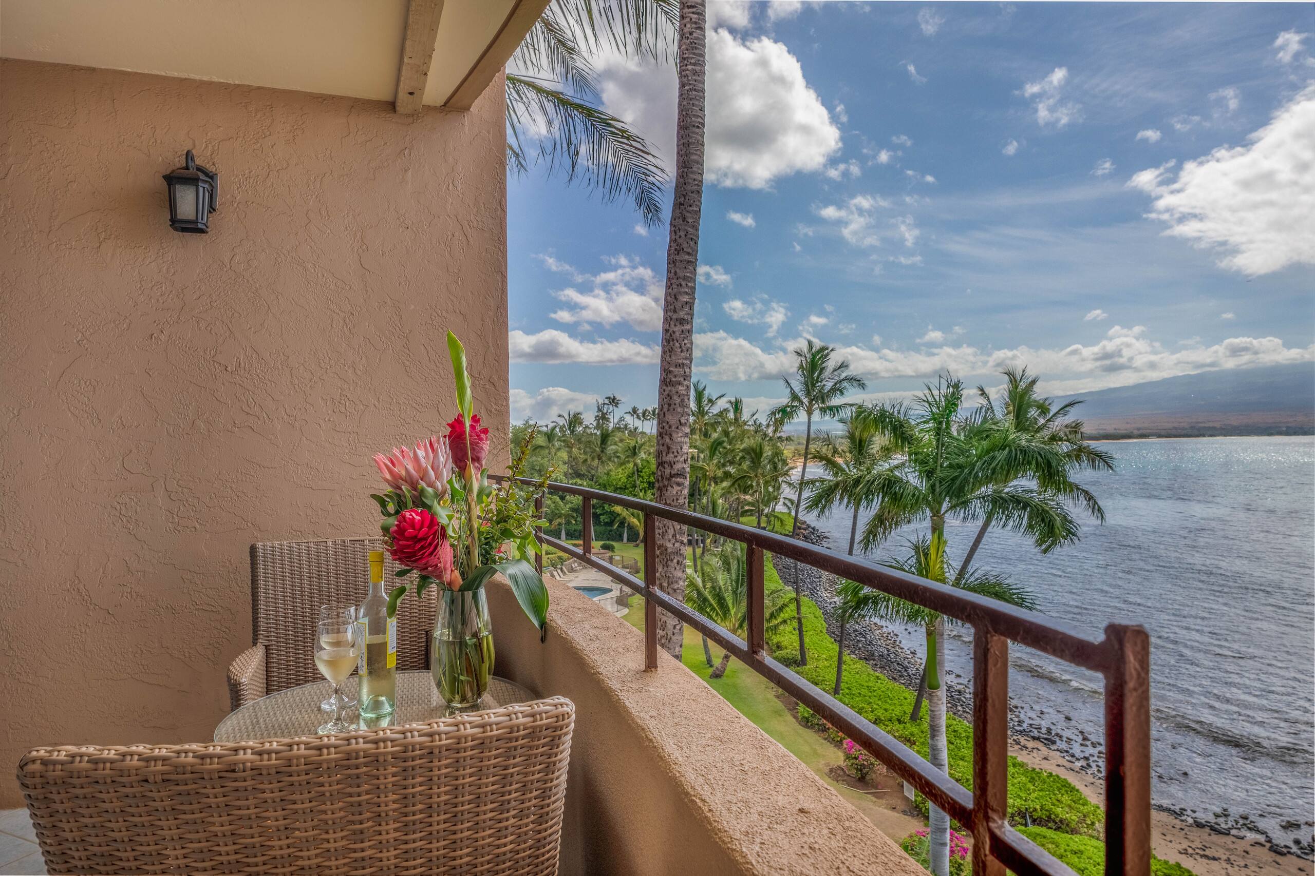 Condo in Wailuku · ★4.89 · 2 bedrooms · 2 beds · 2 baths - Image 3