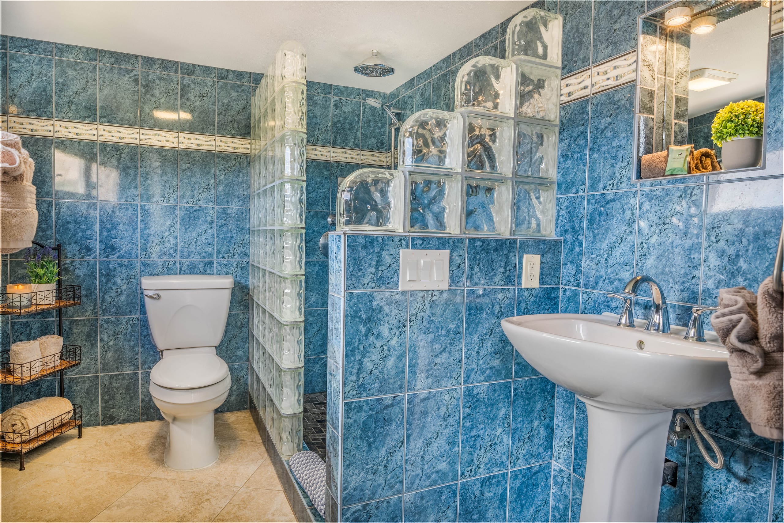 Condo in Wailuku · ★4.89 · 2 bedrooms · 2 beds · 2 baths - Image 20