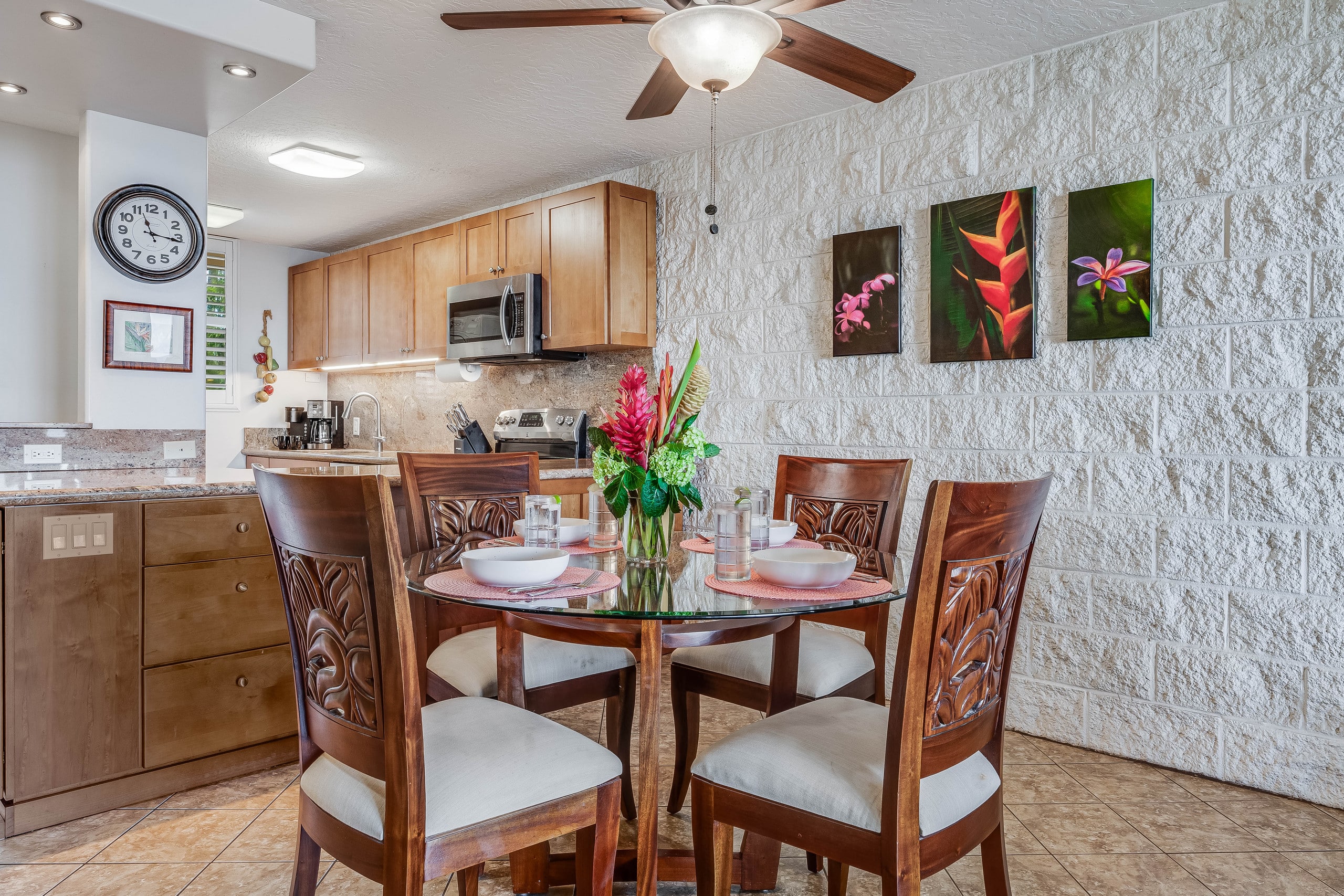 Condo in Wailuku · ★4.69 · 2 bedrooms · 3 beds · 2 shared baths - Image 13