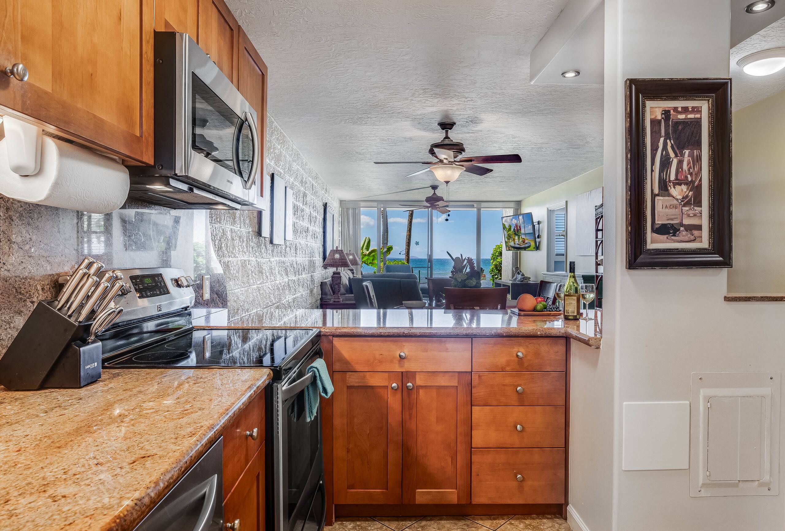 Condo in Wailuku · ★4.69 · 2 bedrooms · 3 beds · 2 shared baths - Image 16