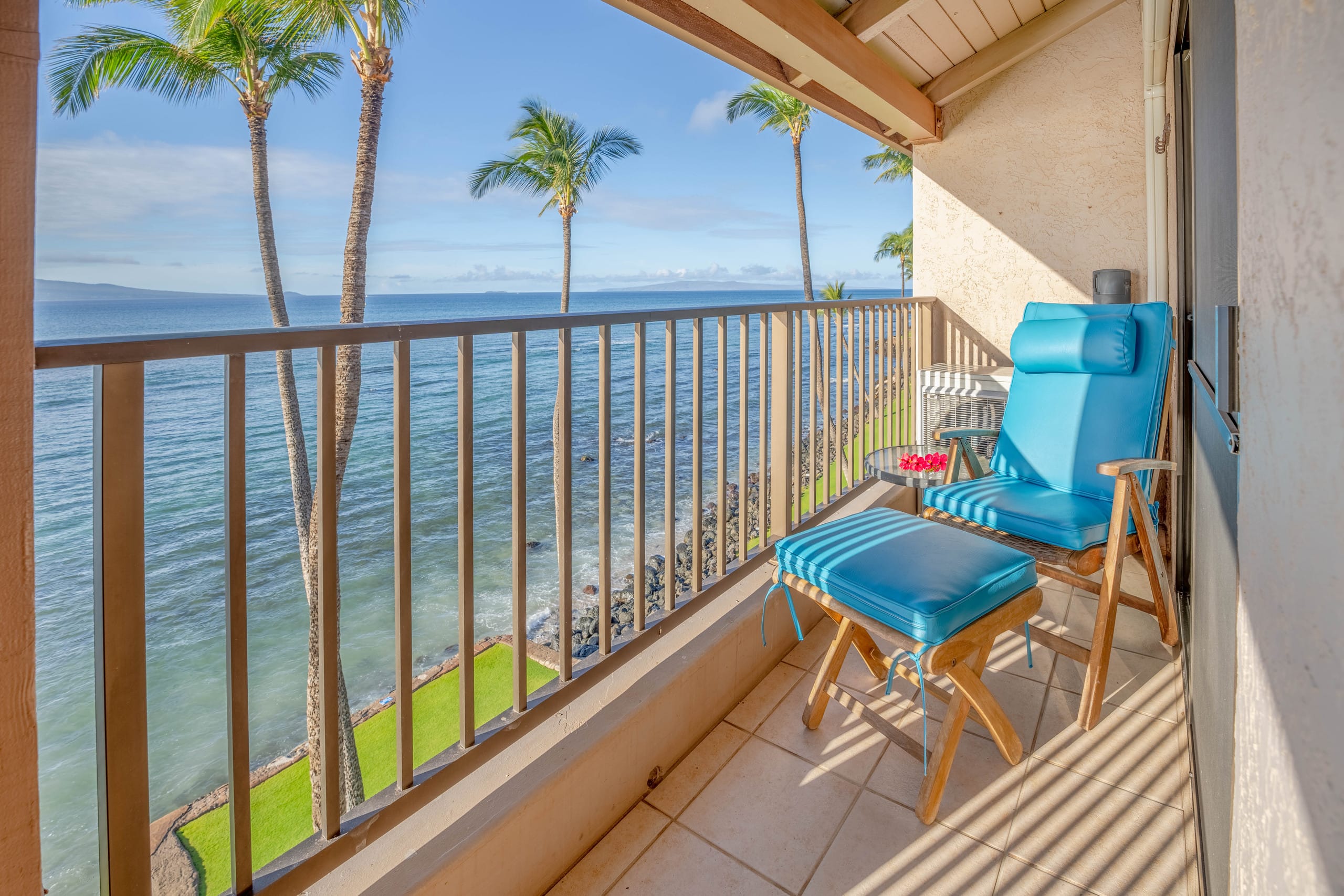 Condo in Wailuku · ★4.74 · 2 bedrooms · 4 beds · 2 baths - Image 2