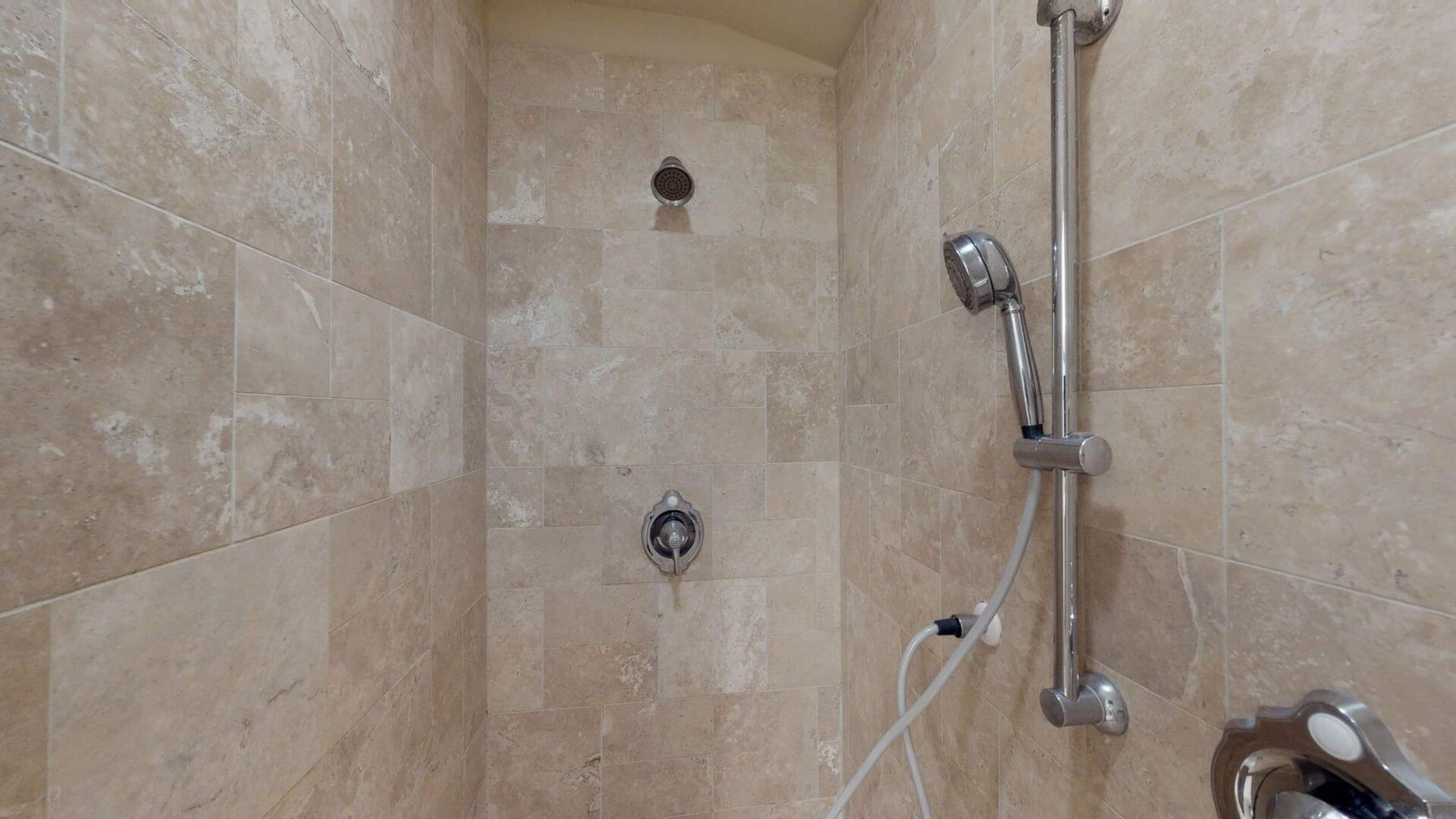 4BR I Elegant Poolside Penthouse l Private - Photo 13