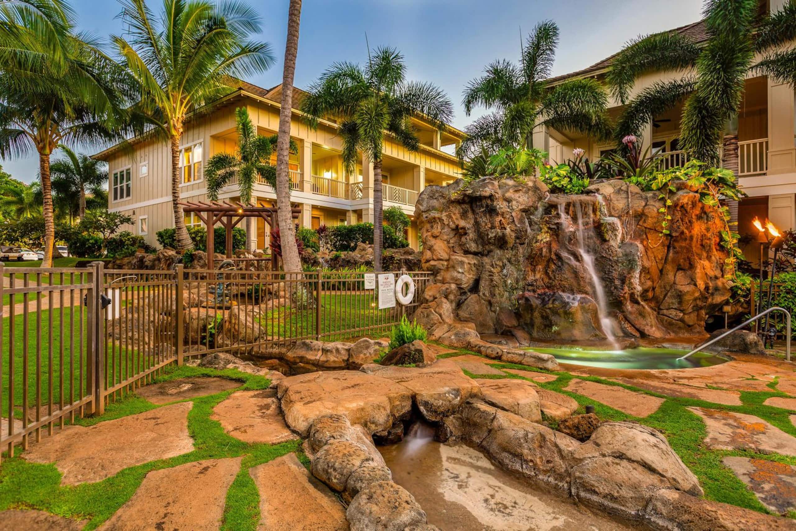4BR I Elegant Poolside Penthouse l Private - Photo 40