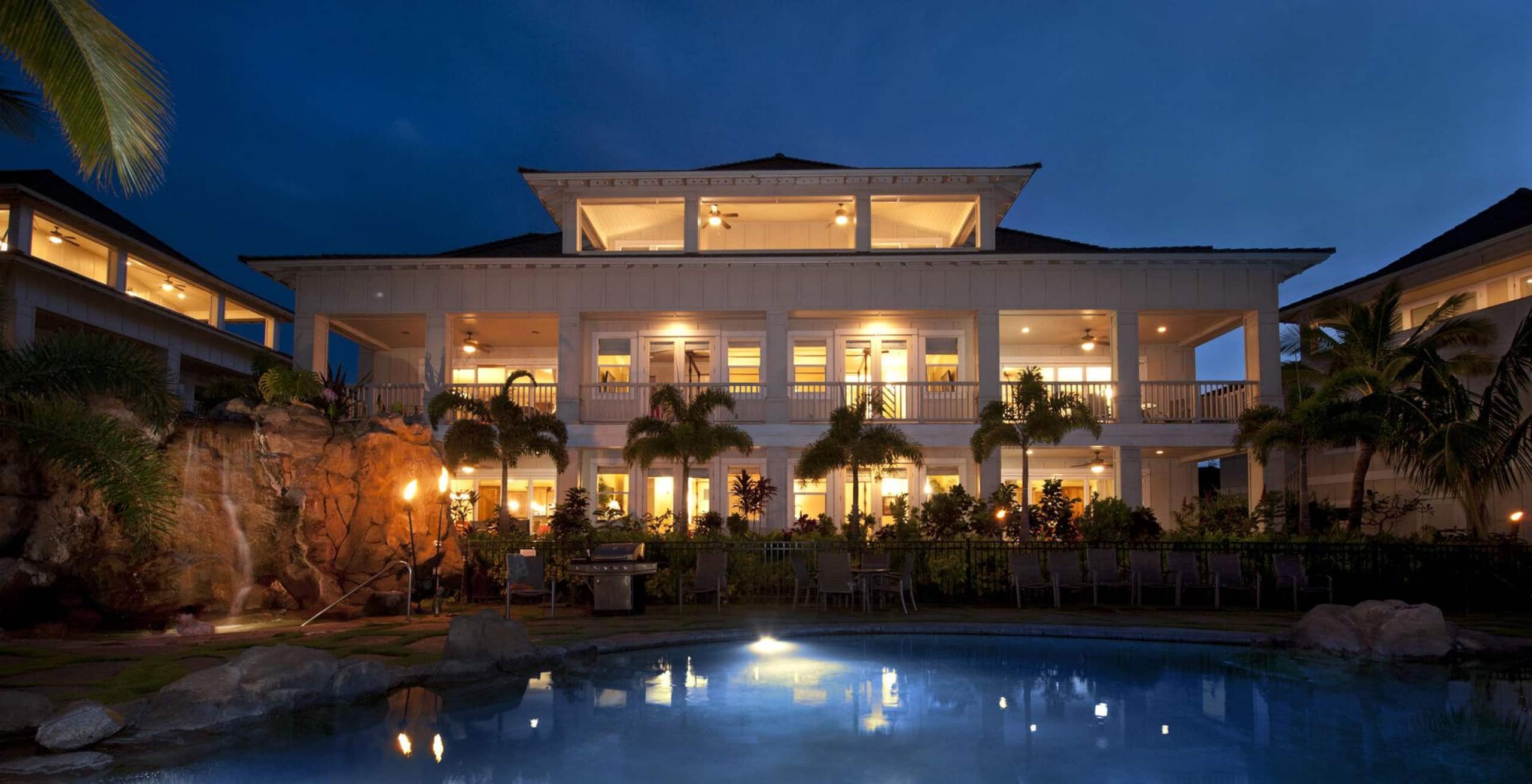 4BR I Elegant Poolside Penthouse l Private - Photo 49