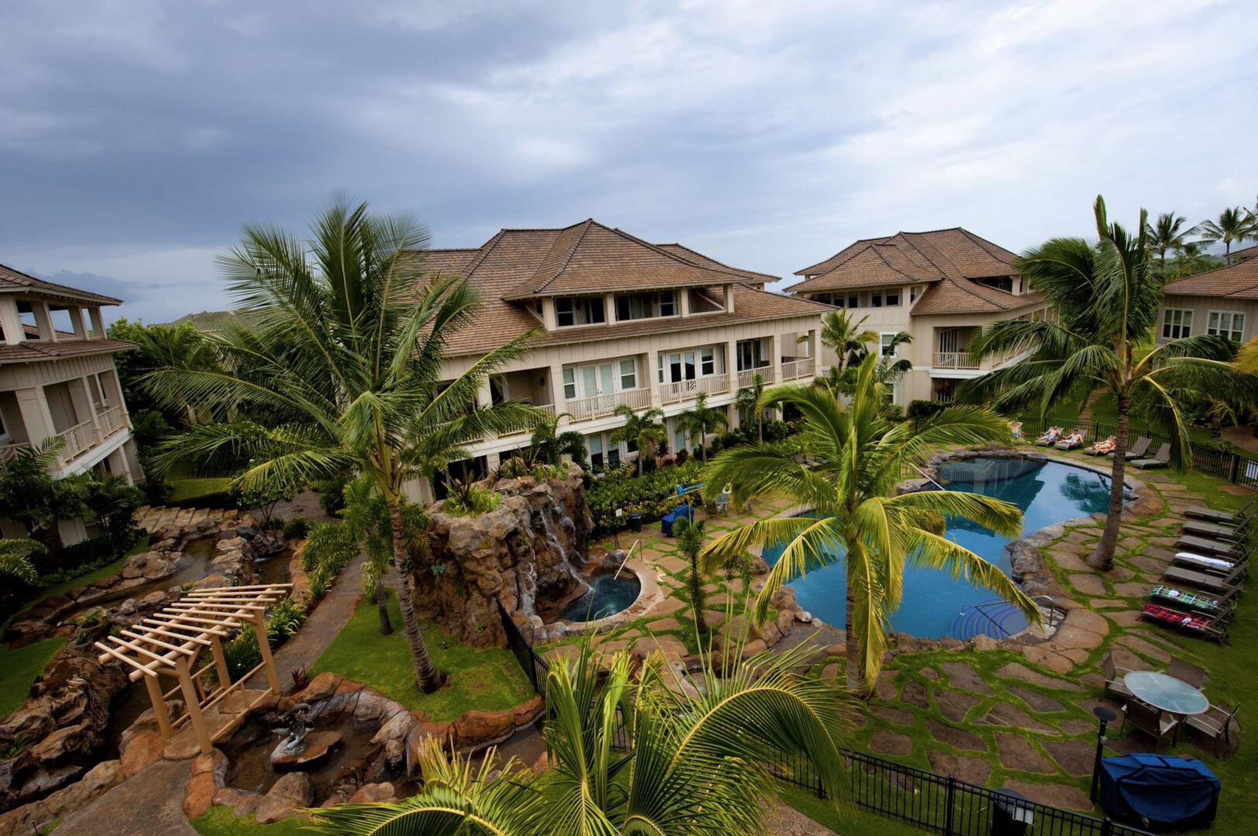 4BR I Elegant Poolside Penthouse l Private - Photo 41