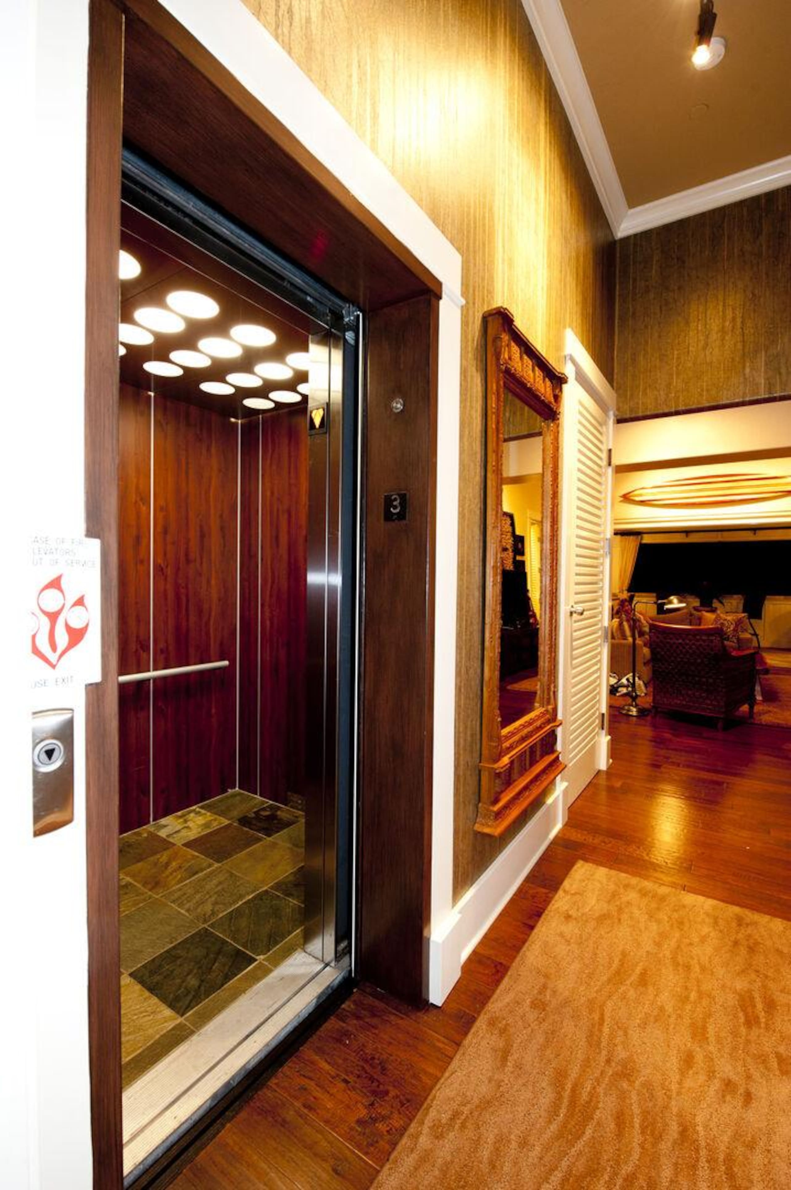 4BR I Elegant Poolside Penthouse l Private - Photo 8