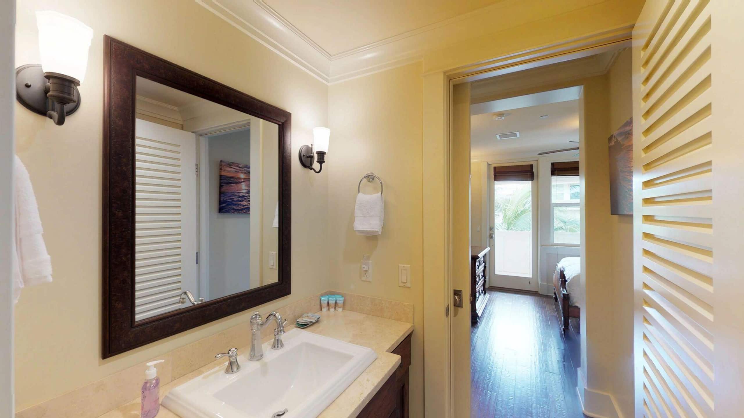 4BR I Elegant Poolside Penthouse l Private - Photo 11