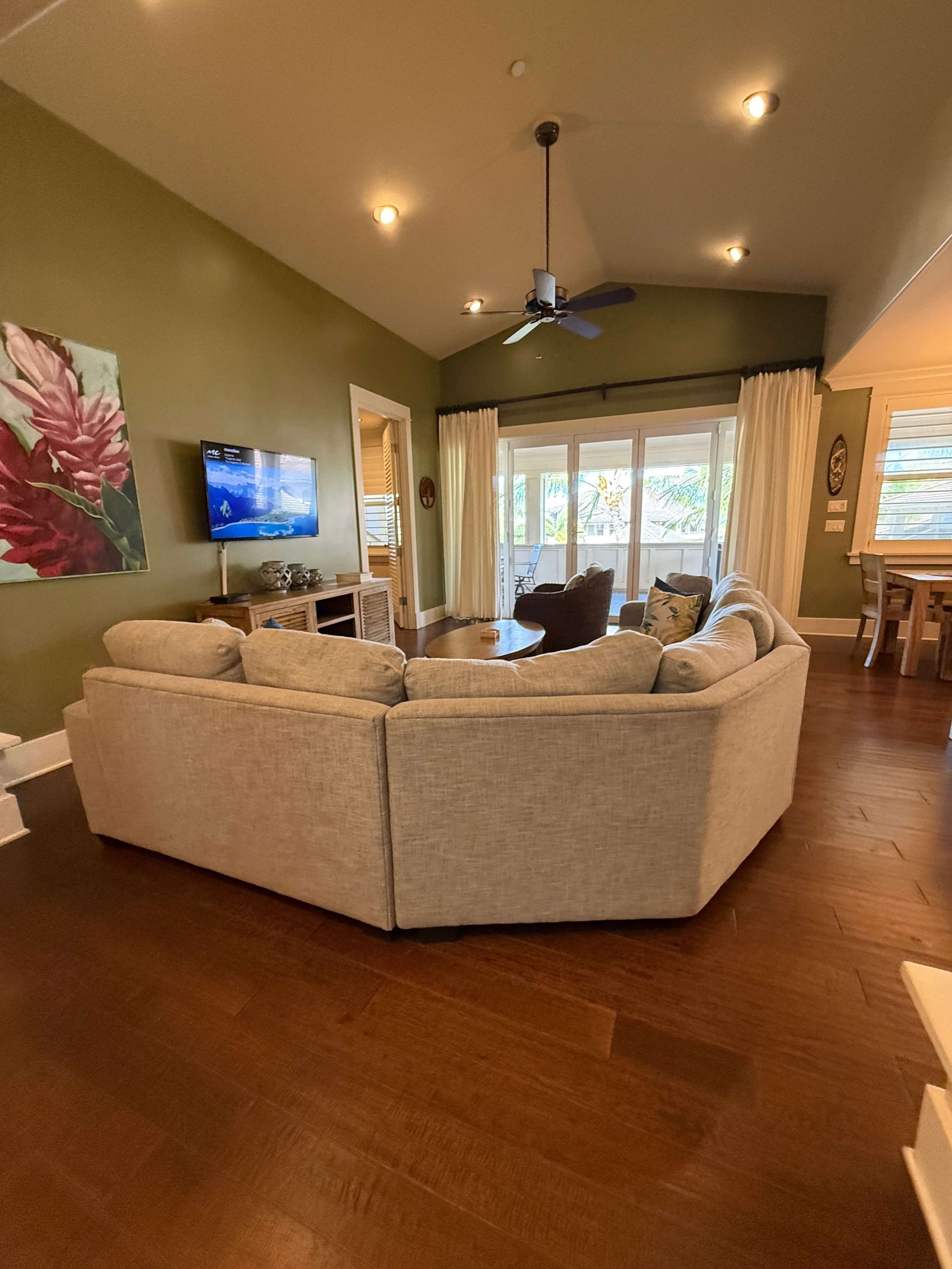 4BR I Elegant Poolside Penthouse l Private - Photo 24