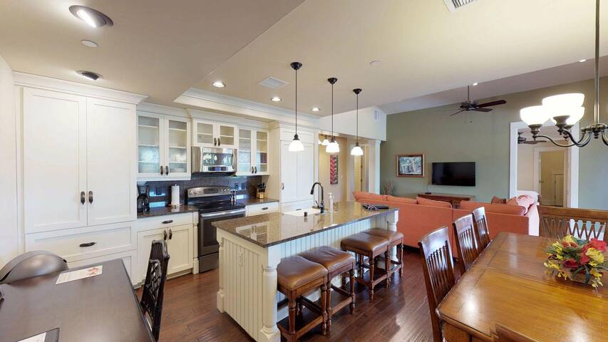 Elegant Poolside Penthouse l Private Elevator gallery image 3