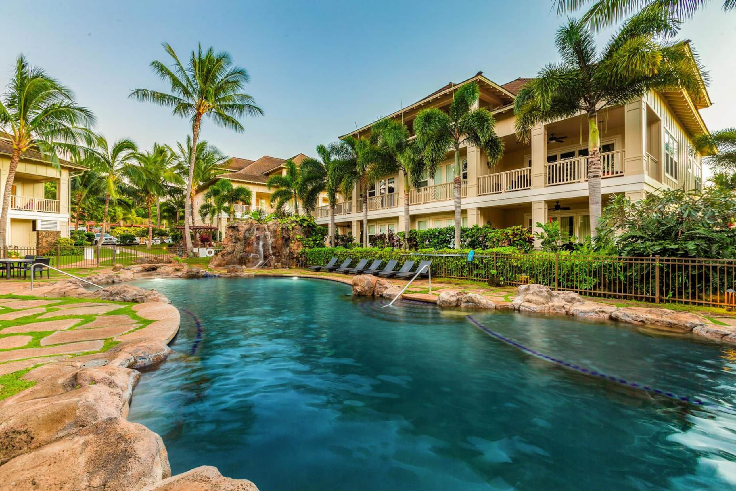 4BR I Elegant Poolside Penthouse l Private - Photo 1