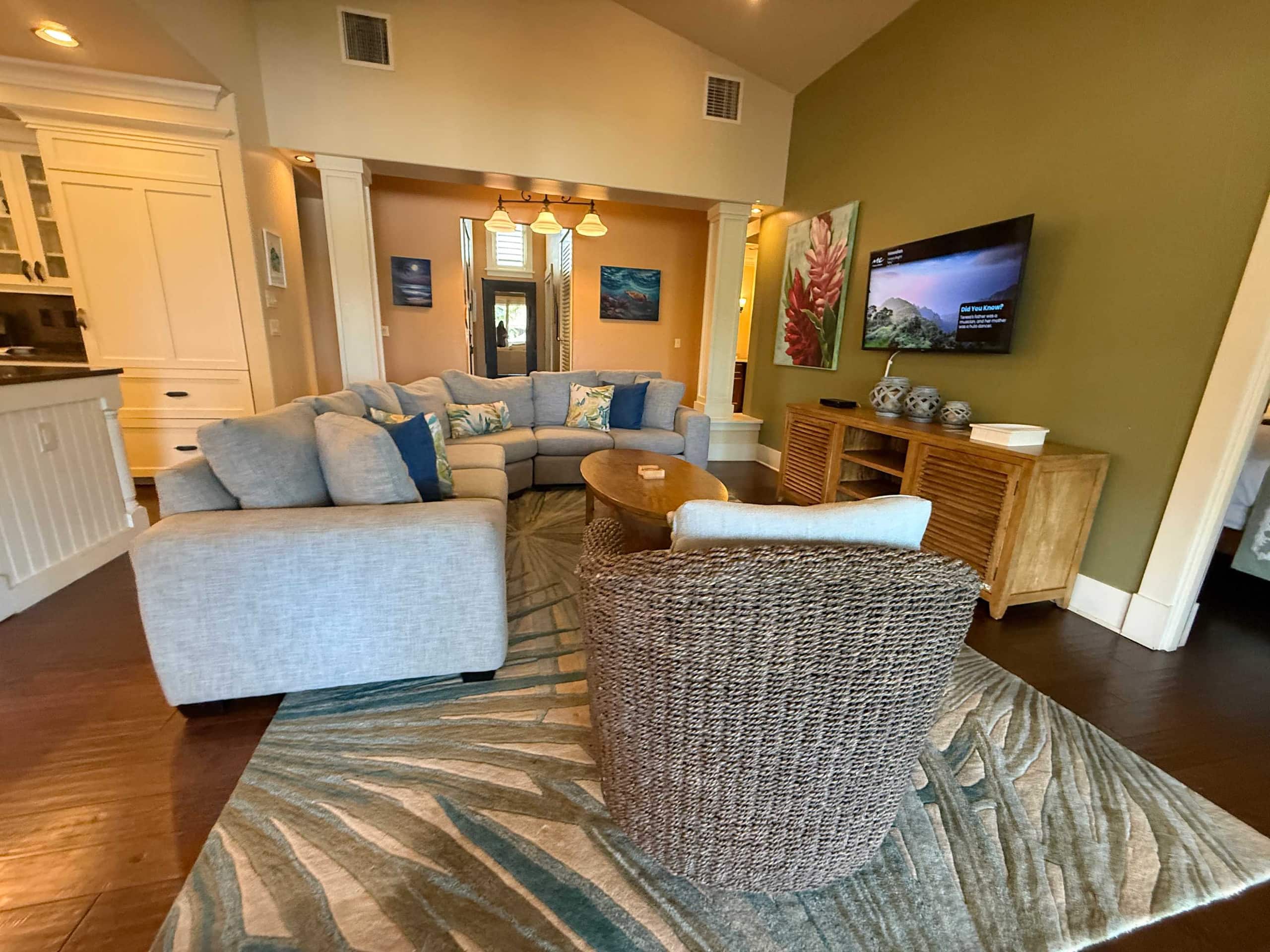 4BR I Elegant Poolside Penthouse l Private - Photo 26
