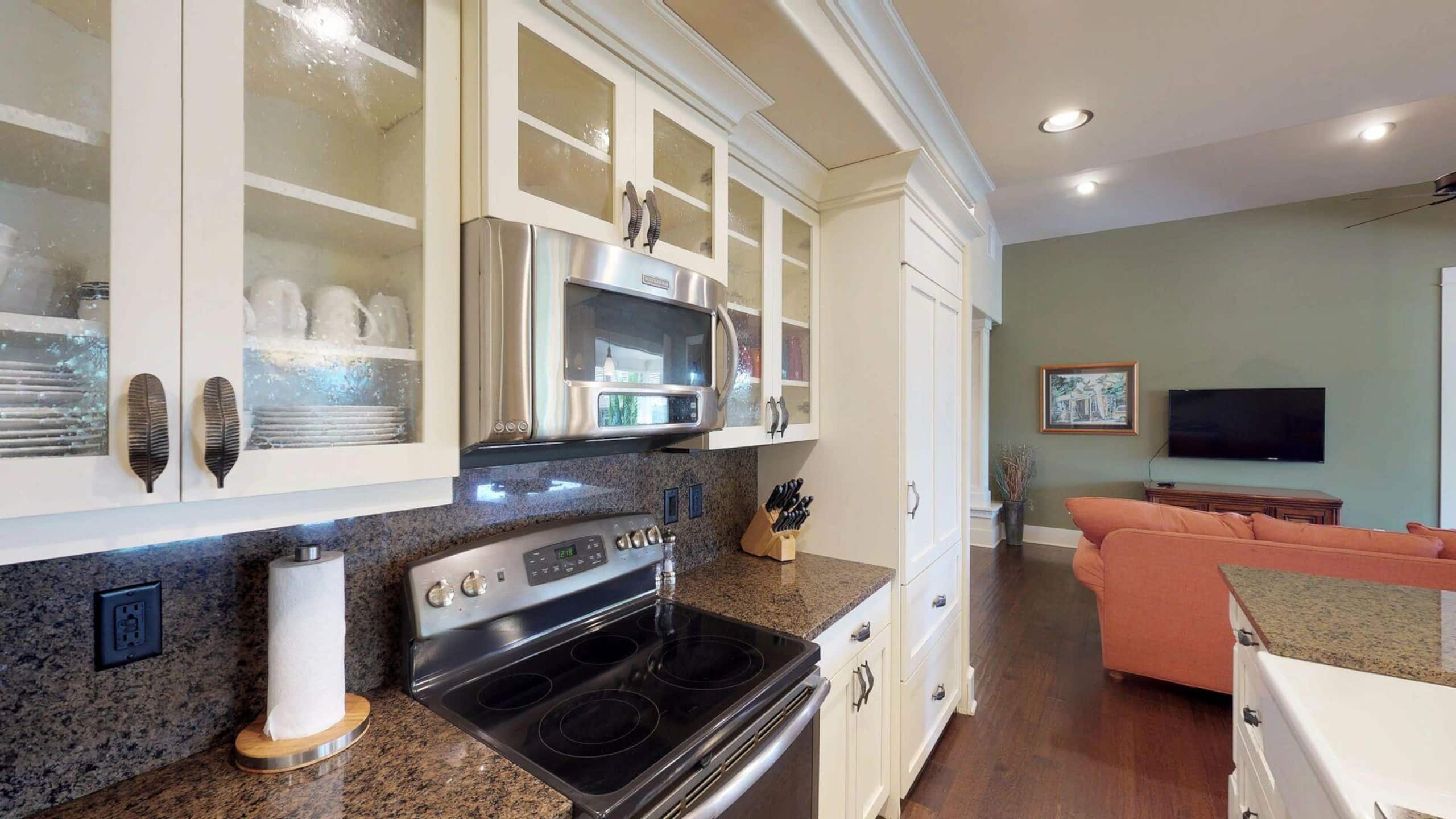 4BR I Elegant Poolside Penthouse l Private - Photo 6