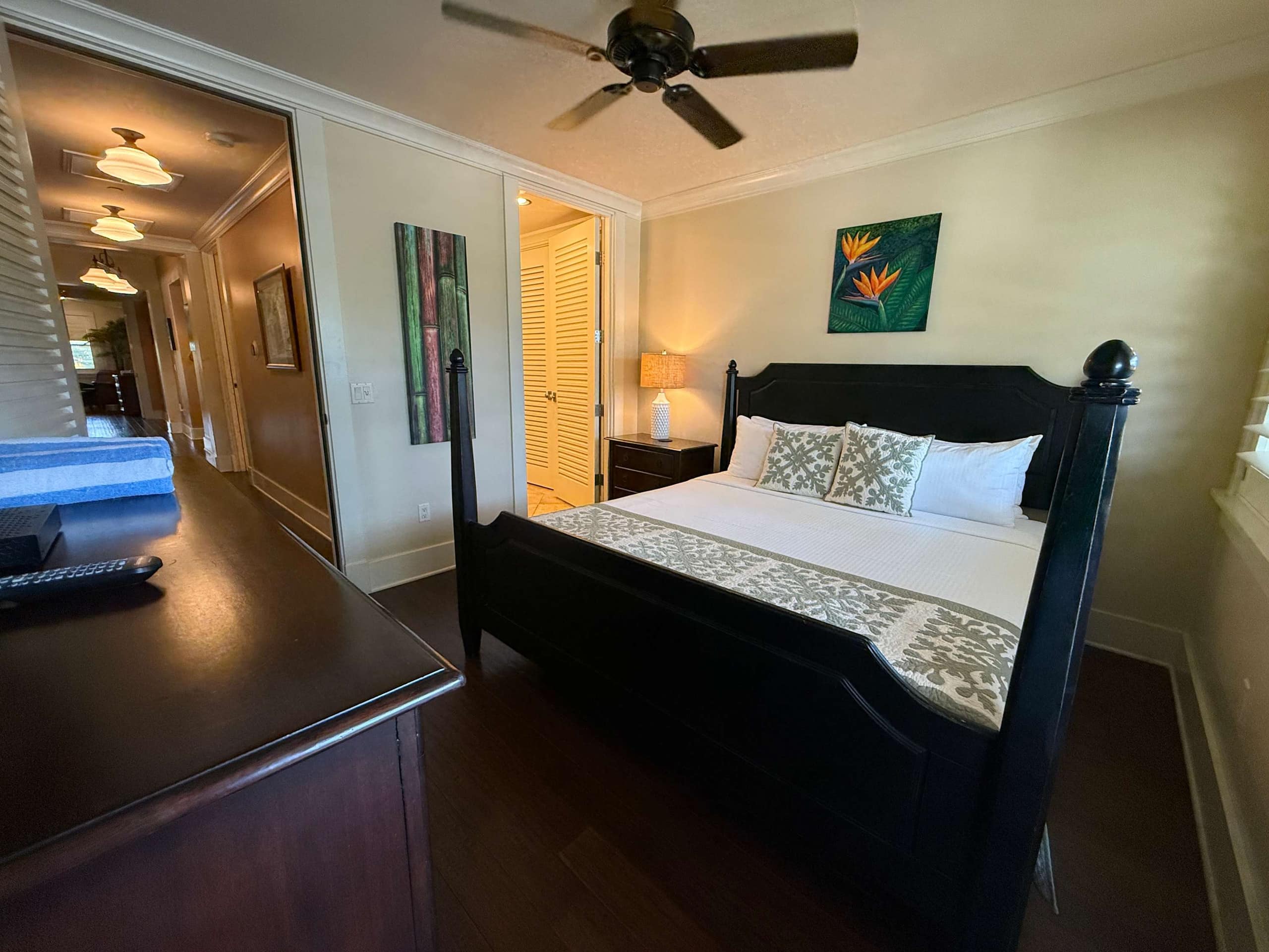4BR I Elegant Poolside Penthouse l Private - Photo 18