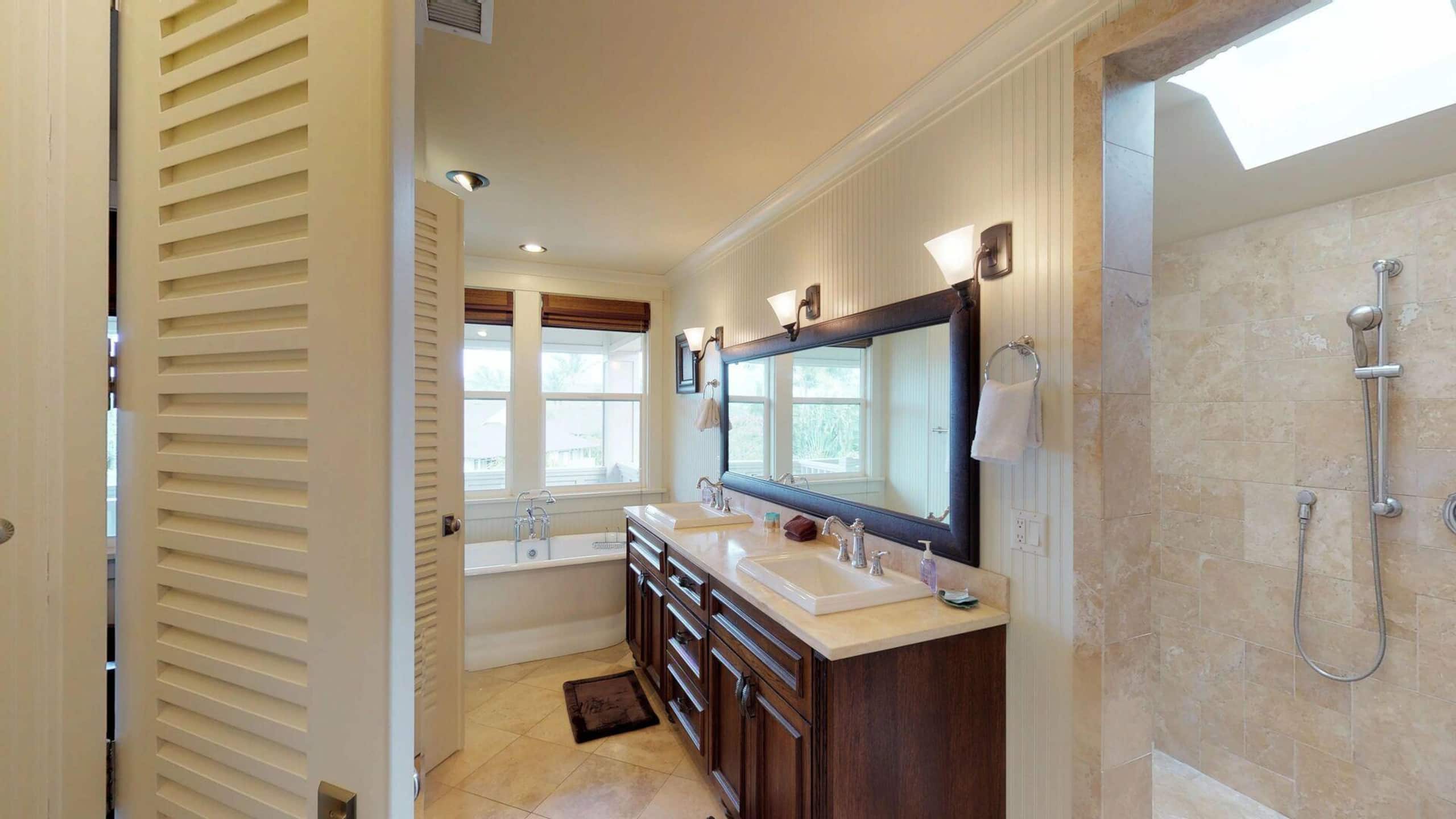 4BR I Elegant Poolside Penthouse l Private - Photo 34