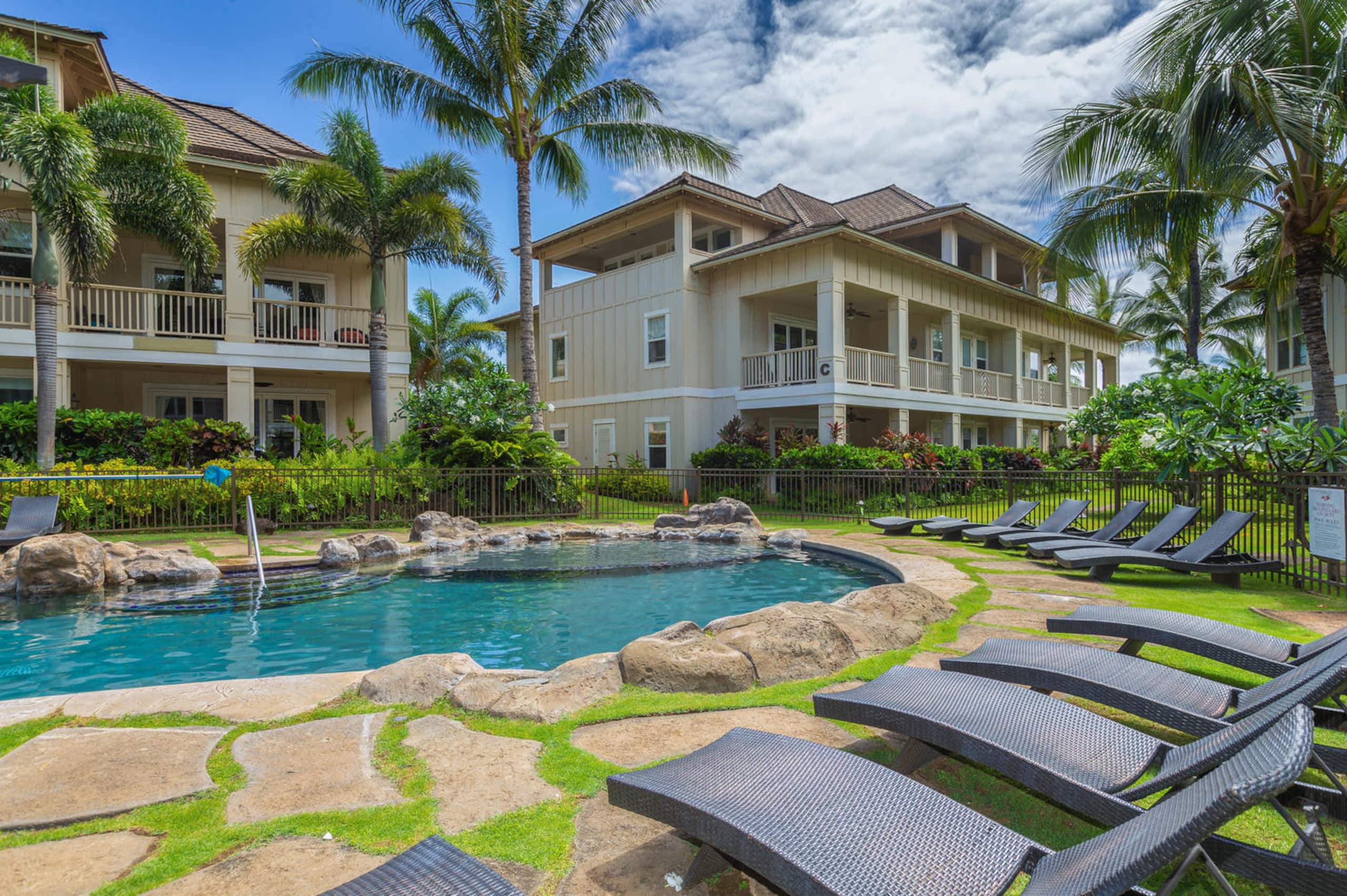 3BR I Luxury in Paradise l Beaches, Golf, Shopping - Photo 32