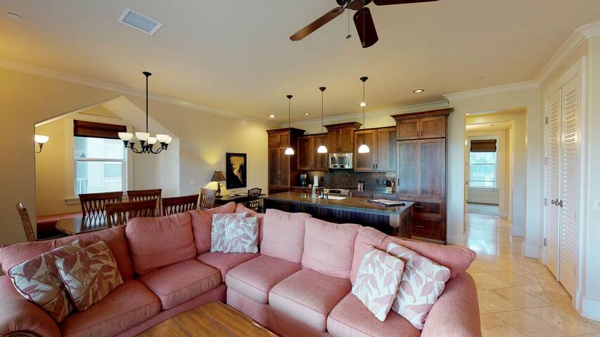 Luxury in Paradise l Beaches, Golf, Shopping gallery image 2