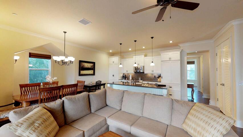 Poolside Lanai Villa l Parking, Sunset View gallery image 3