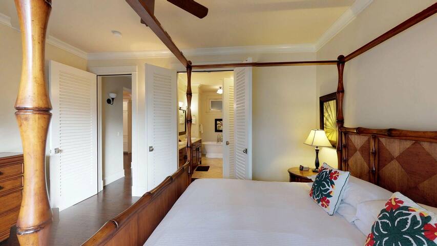 Poolside Lanai Villa l Parking, Sunset View gallery image 5