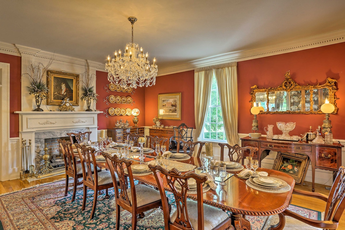 Historic Cedar Hill Mansion on Large Farm w/ Pool! - Houses for