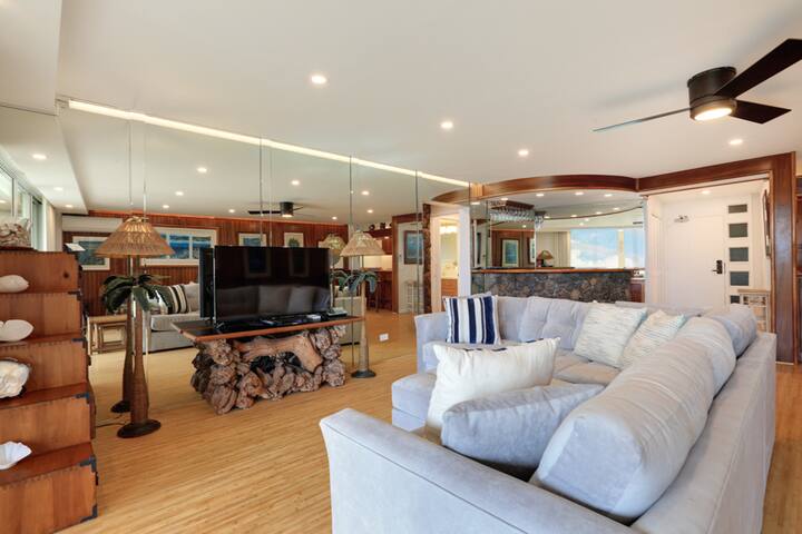 Stunning Ocean Front Condo-Royal Mauian #302