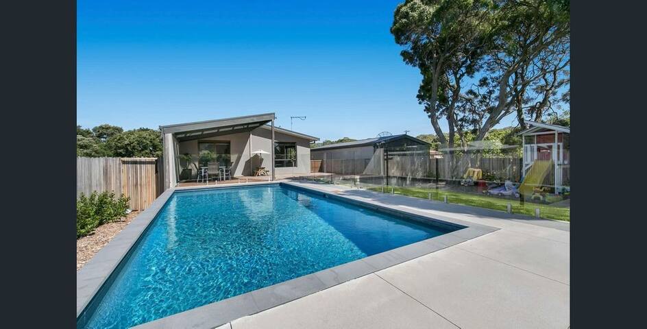 Family Entertainer With Swimming Pool – Rye gallery image 3
