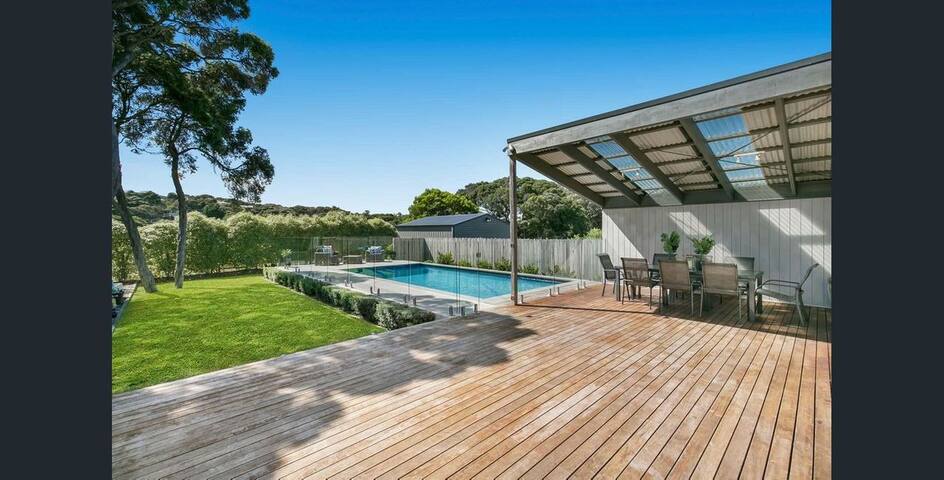 Family Entertainer With Swimming Pool – Rye gallery image 2