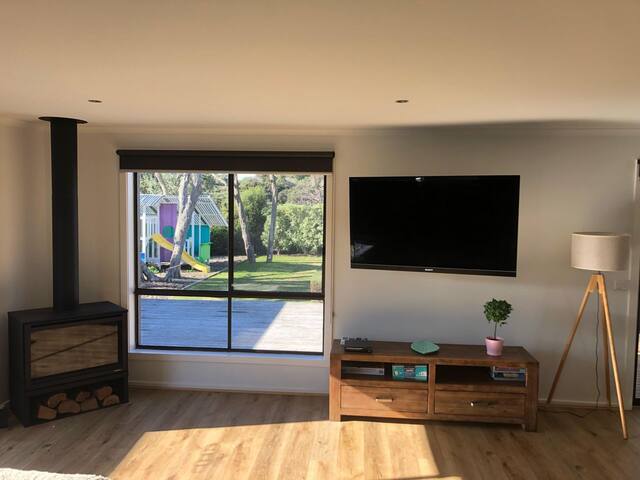 Family Entertainer With Swimming Pool – Rye gallery image 5