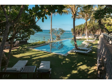 5 bedrm beach front villa, surf, pool, chef