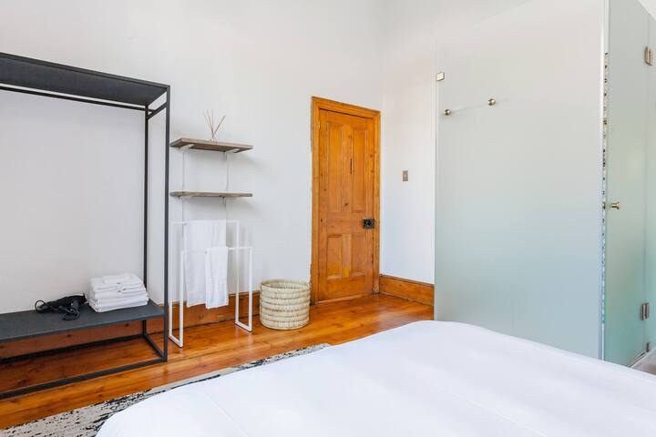 Spacious 3-Bed | Sunlit Comfort & Power Backup gallery image 5