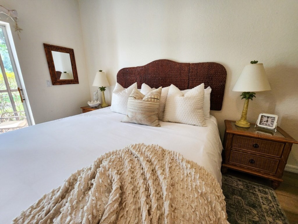 - Cozy master bedroom with soft bedding natural light and peaceful sleep comfort
- Queen bed setup perfect for couples extended stays and relaxing evenings
- Quiet bedroom retreat designed for rest after beach and pool days  