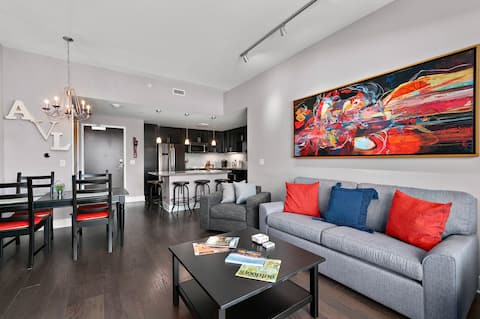 Top Airbnb: 2BR Condo w/ Balcony + Free Tix | Walk to Downtown in Asheville