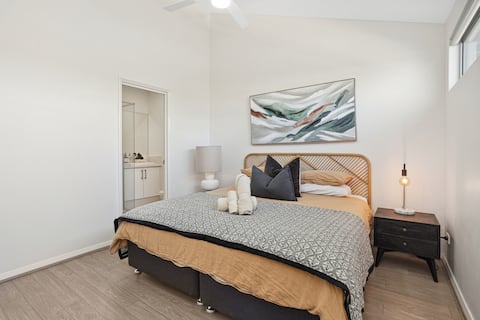 Serene 2BR with Leafy Balcony Outlook