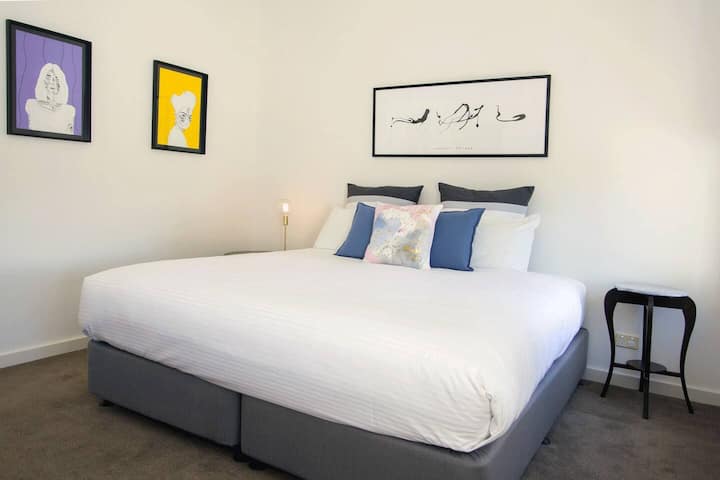 V druhej spálni s manželskou posteľou veľkosti King sa vám bude spať dobre.