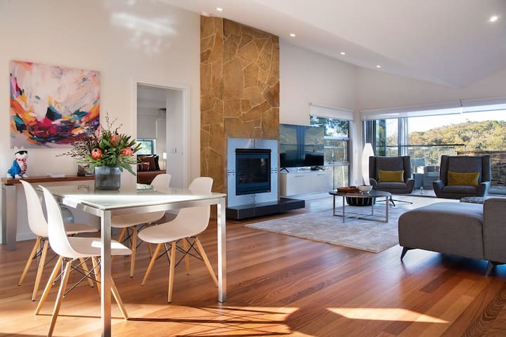 Cinque Hepburn ~ Jacuzzi ~ 5 mins from Daylesford